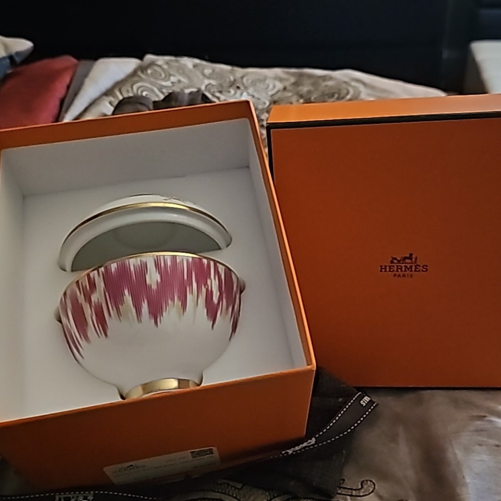 Hermes Dinnerware Set in Pink and Gold